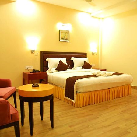 The Ved Mantra Hotel Gválijar Kültér fotó