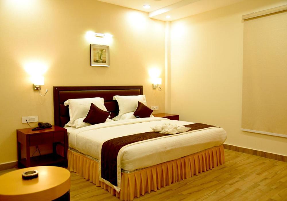 The Ved Mantra Hotel Gválijar Kültér fotó