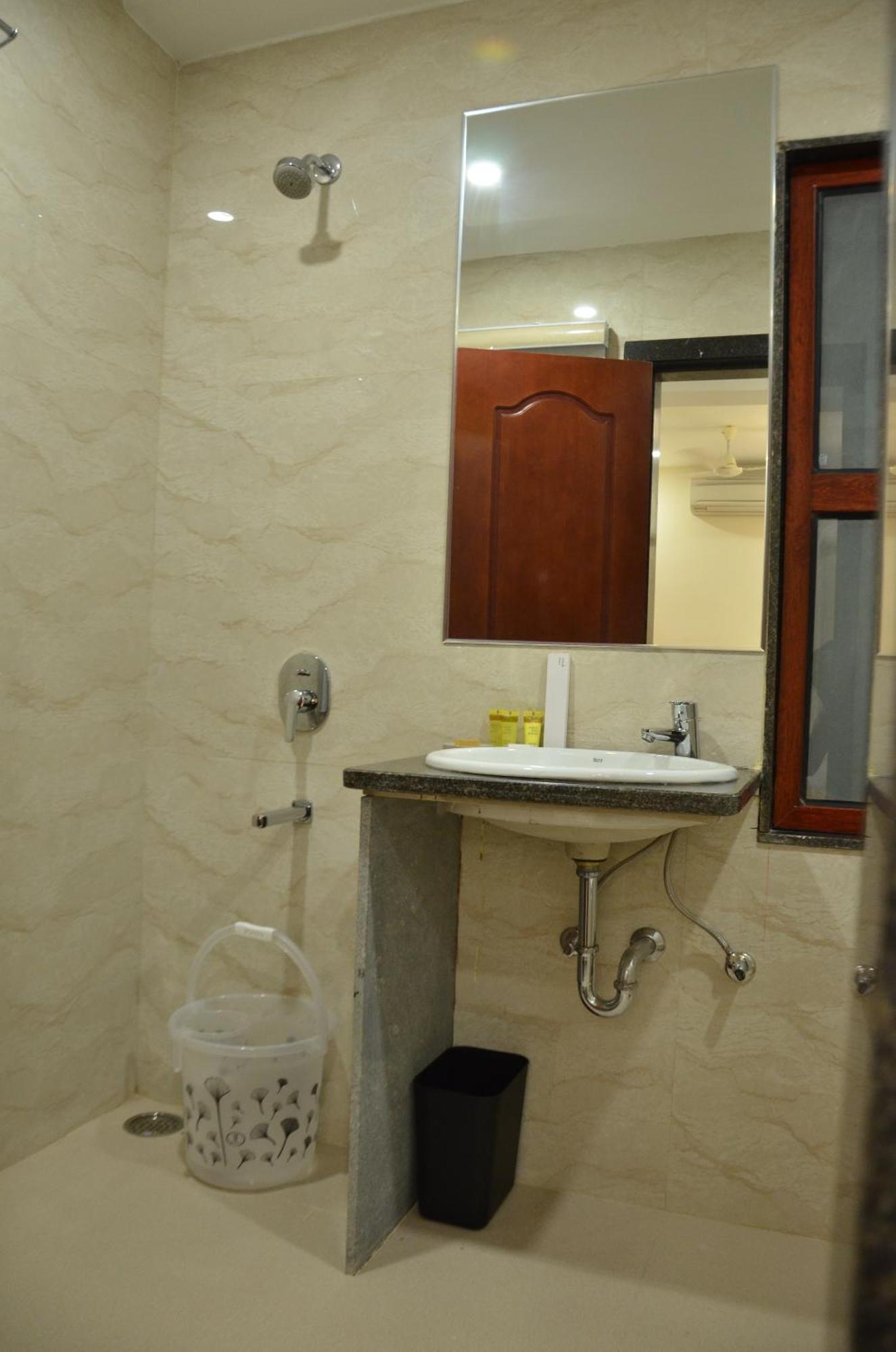 The Ved Mantra Hotel Gválijar Kültér fotó