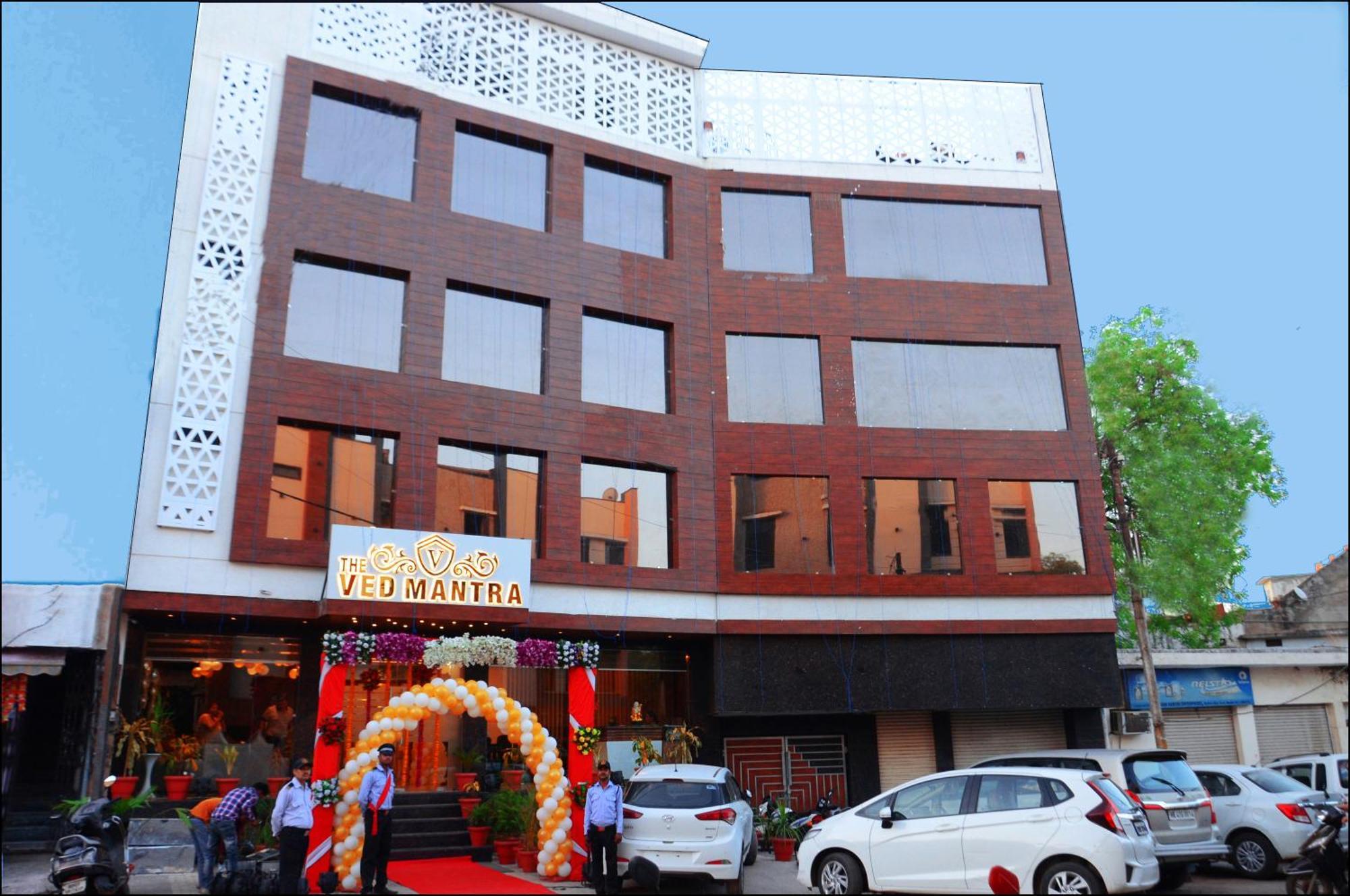 The Ved Mantra Hotel Gválijar Kültér fotó