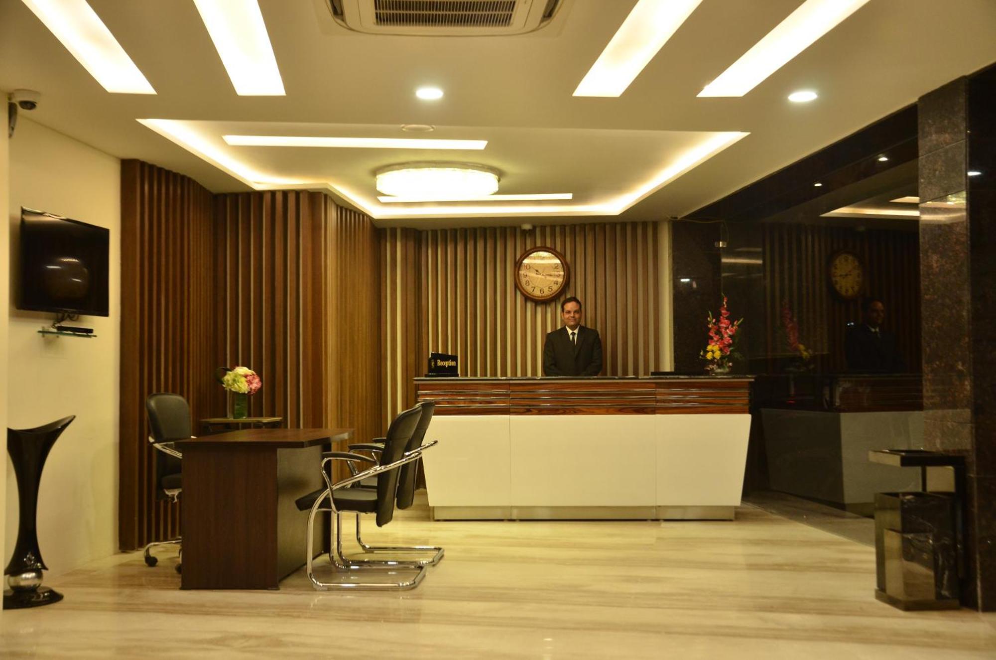The Ved Mantra Hotel Gválijar Kültér fotó