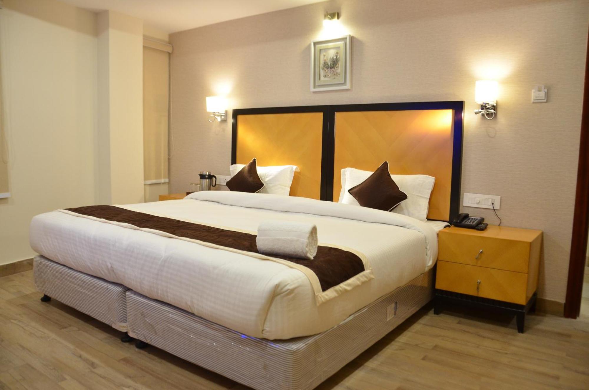 The Ved Mantra Hotel Gválijar Kültér fotó