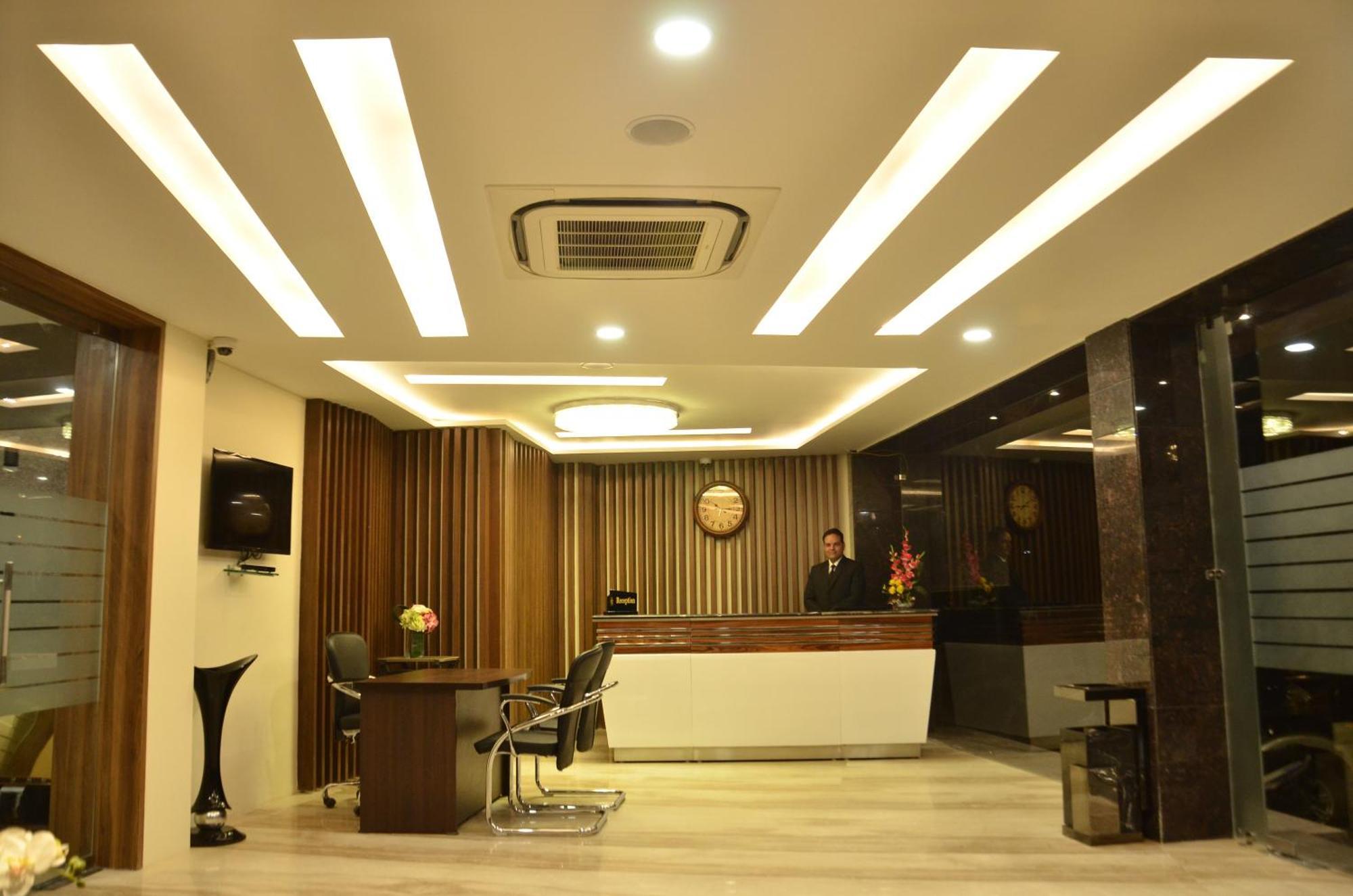 The Ved Mantra Hotel Gválijar Kültér fotó